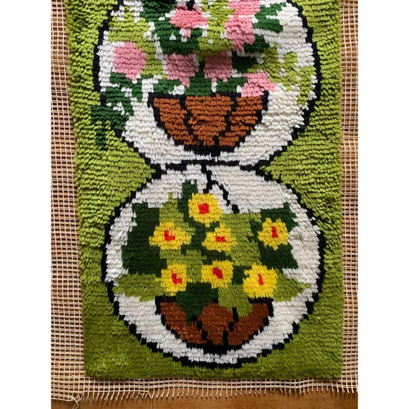 Vintage handmade latch hook rug wall hanging finished 1970s 35"long - Picture 2 of 8